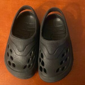 Infant USA slip on rubber shoes